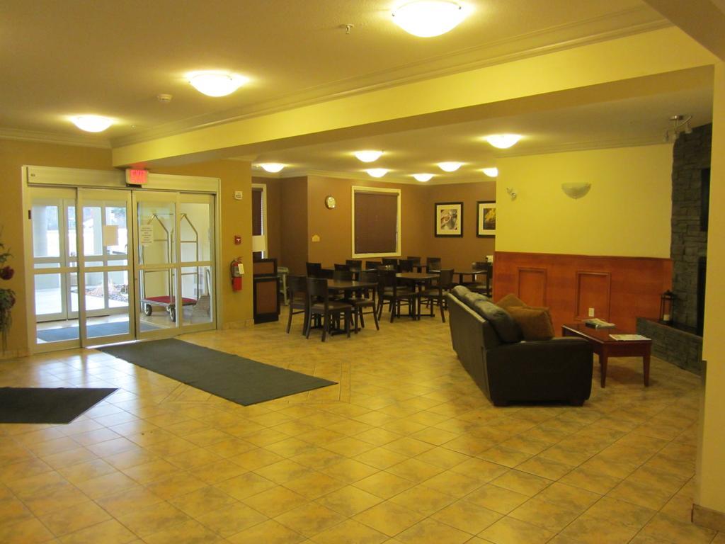 Trend Mountain Hotel & Conference Centre Tumbler Ridge Eksteriør billede