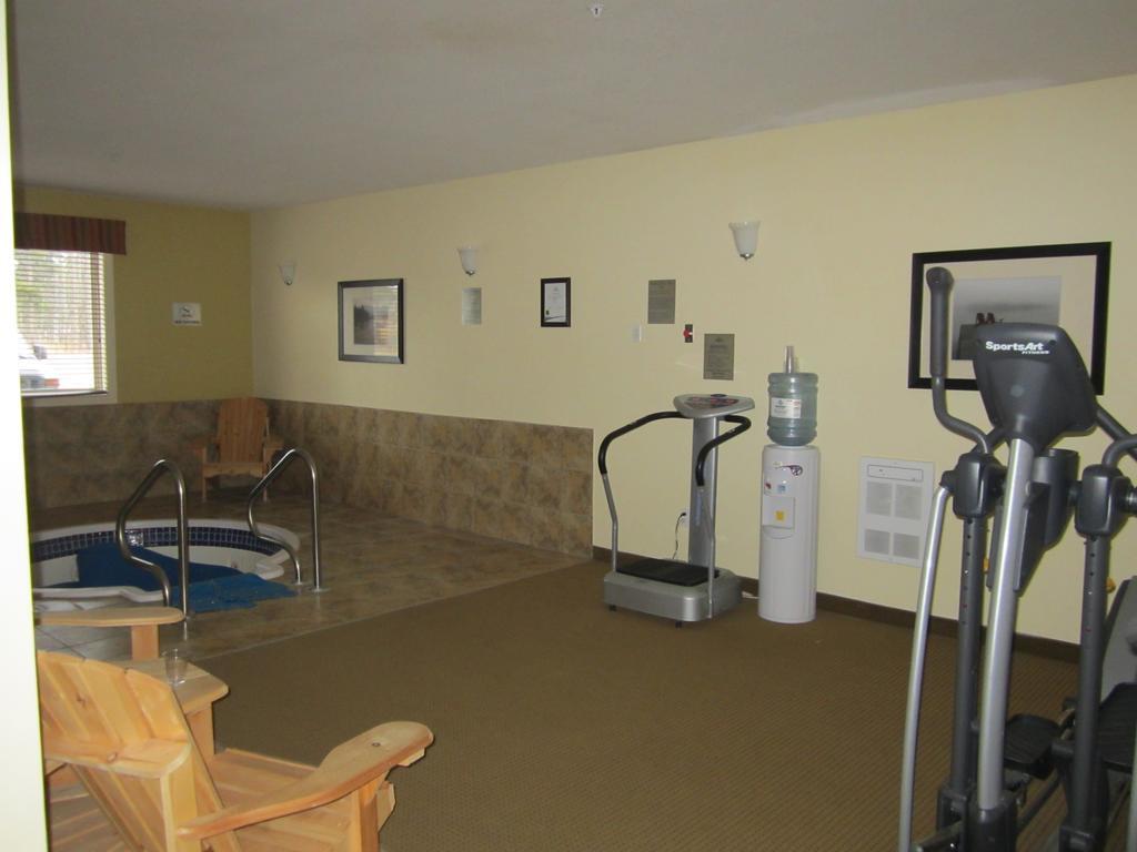 Trend Mountain Hotel & Conference Centre Tumbler Ridge Eksteriør billede