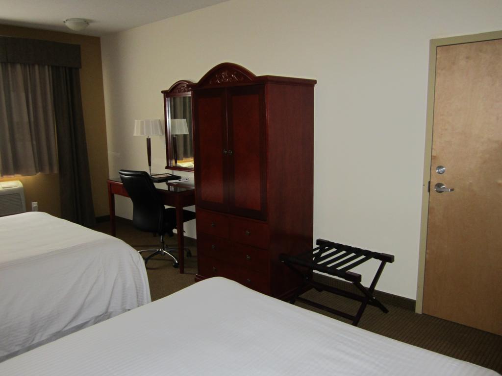 Trend Mountain Hotel & Conference Centre Tumbler Ridge Eksteriør billede