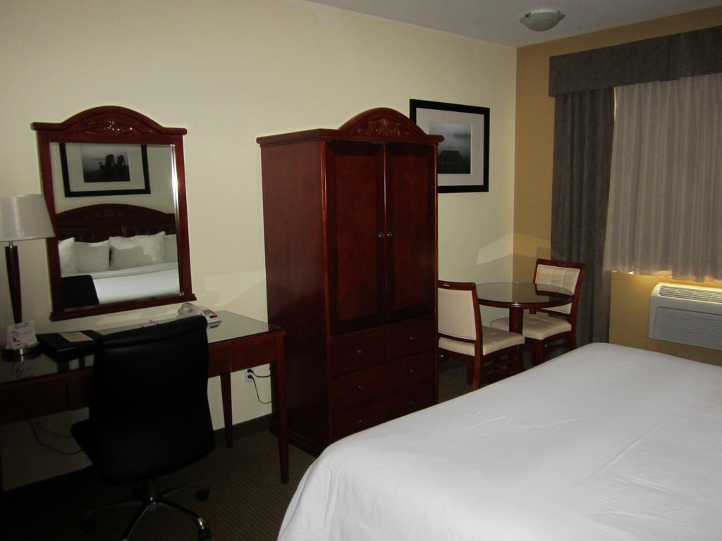 Trend Mountain Hotel & Conference Centre Tumbler Ridge Eksteriør billede