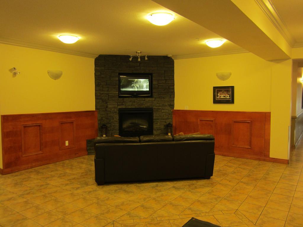 Trend Mountain Hotel & Conference Centre Tumbler Ridge Eksteriør billede