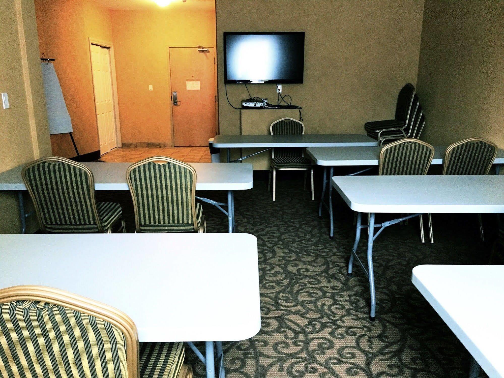 Trend Mountain Hotel & Conference Centre Tumbler Ridge Eksteriør billede